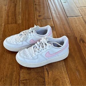 Girls size 1.5 Nike air force 1